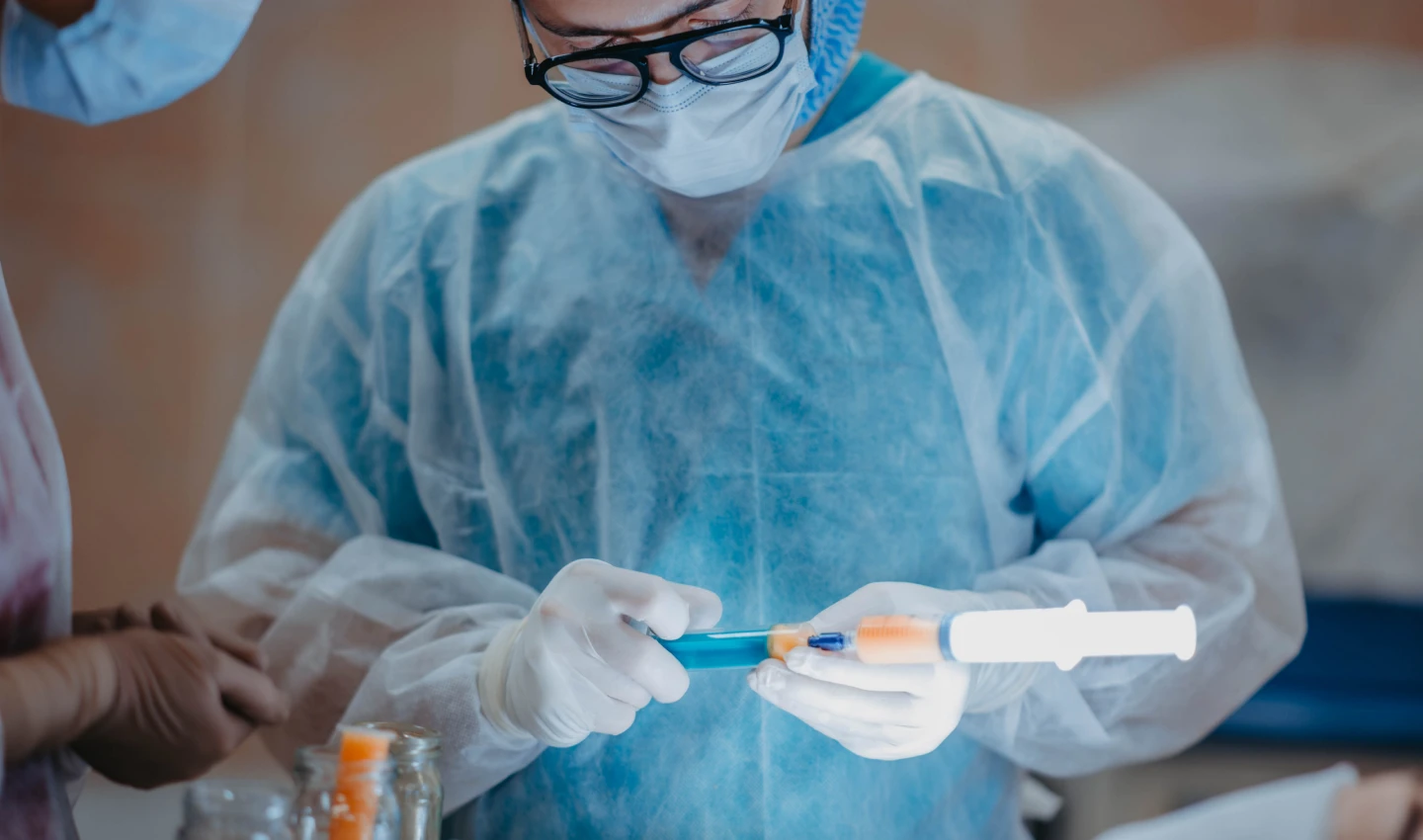Image of a doctor holding an implant instrument, emphasizing the importance of choosing an experienced hair transplant surgeon for successful hair restoration surgery.