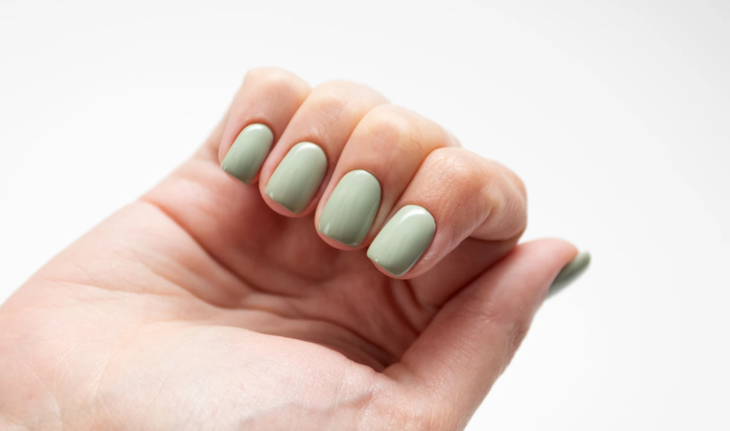 Close-up image of a healthy nail - follow our essential tips for strong and healthy nails.