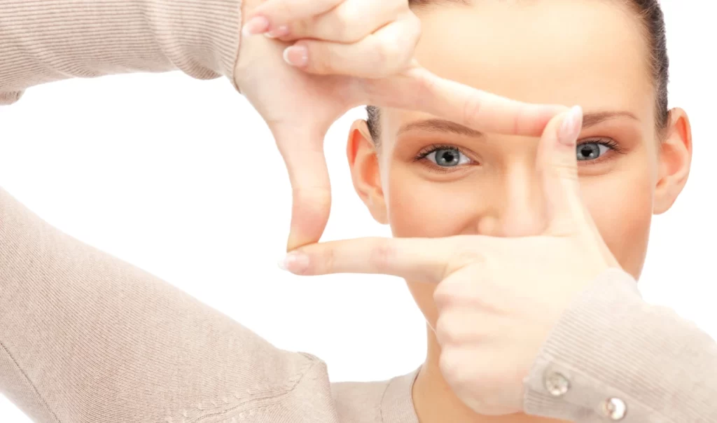 Whiten Under Eyes - Picture of a lovely woman creating a frame with her fingers