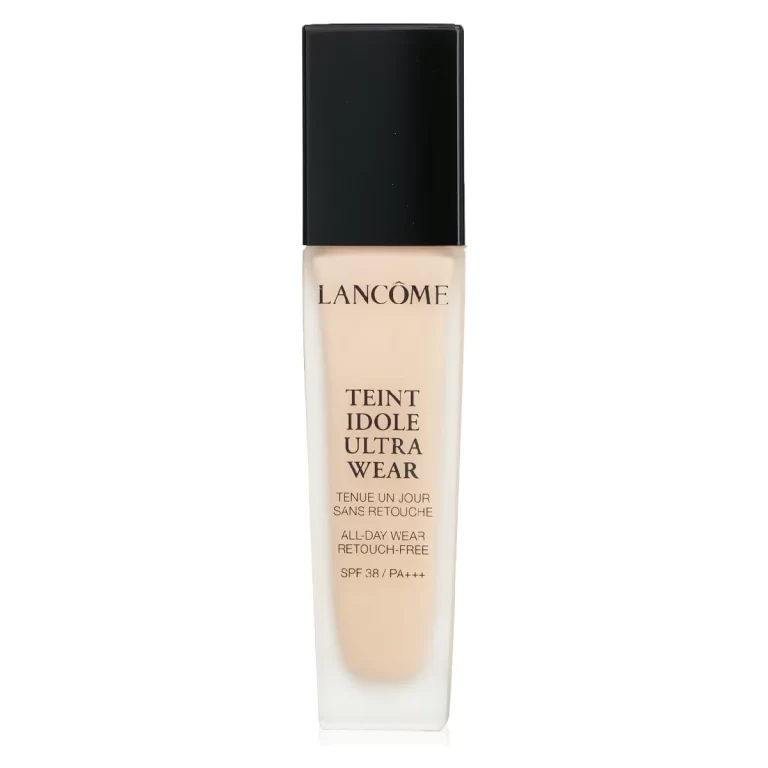 Lancôme Teint Idole Ultra Wear Foundation - A bottle of foundation against a white background.